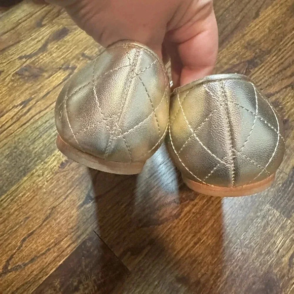 Bruno Magli Flats Ballet Quilted Metallic Leather
Fashion Bianca Sz 37.5/US7 - Picture 5 of 12